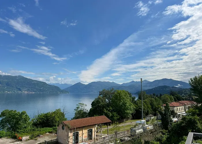 Lägenhet Casa Belvedere - Romantica Mansarda Vista Con Piscina Porto Valtravaglia