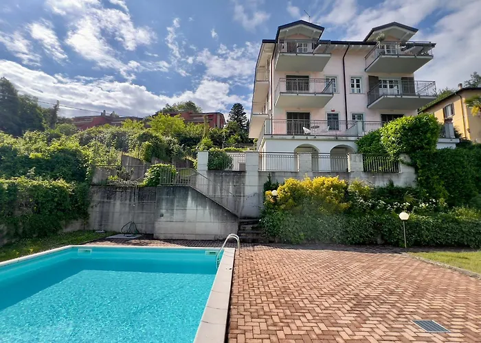 Casa Belvedere - Romantica Mansarda Vista Con Piscina 아파트 *